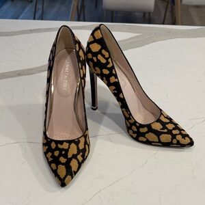 Kenneth Cole Black and Tan Patterned Heels